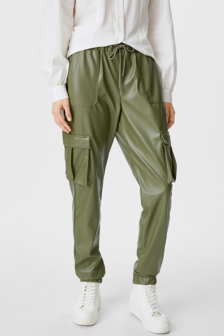 Pantalones C&A Cargo Faux Cuero Recycled Verde Oscuro | KENZFM-578