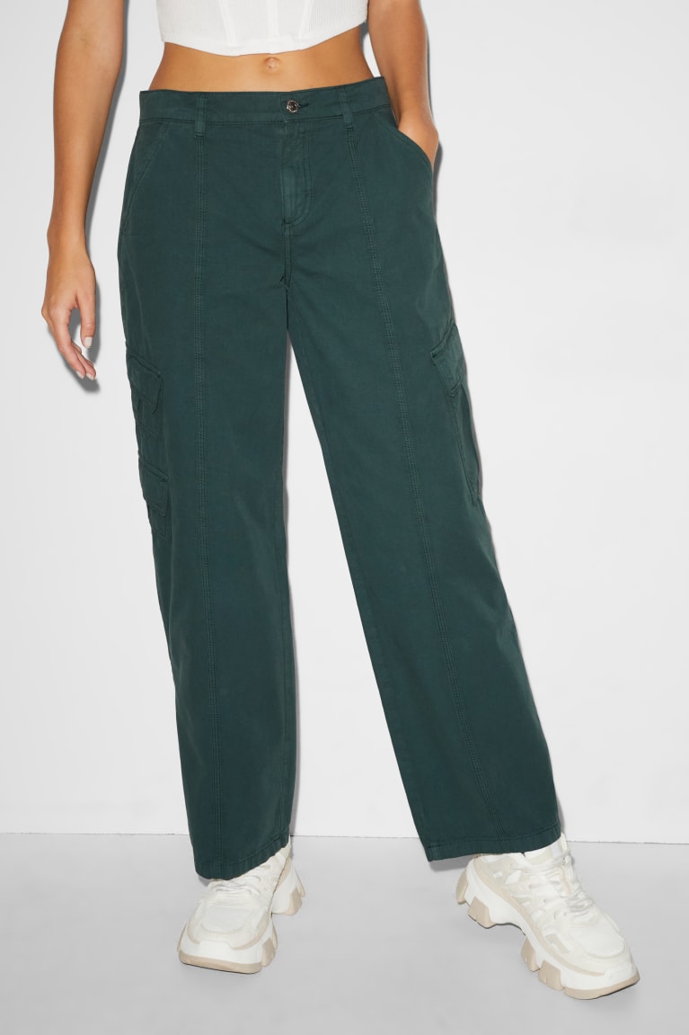 Pantalones C&A Clockhouse Cargo Low Cintura Directo Fit Verde Oscuro | JSIOMT-164